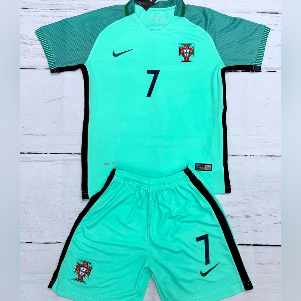 Kids Cristiano Ronaldo Youth Jersey Retro Portugal Kit Jersey+Shorts LARGE (28)